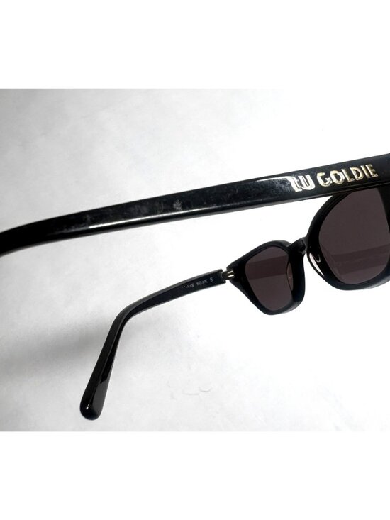 Lu Goldie Margaux Sunglasses in Black main image 9
